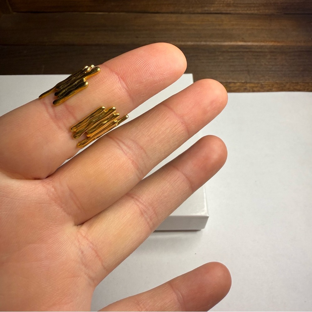 Gold Textured Ring - Picture 3 of 7